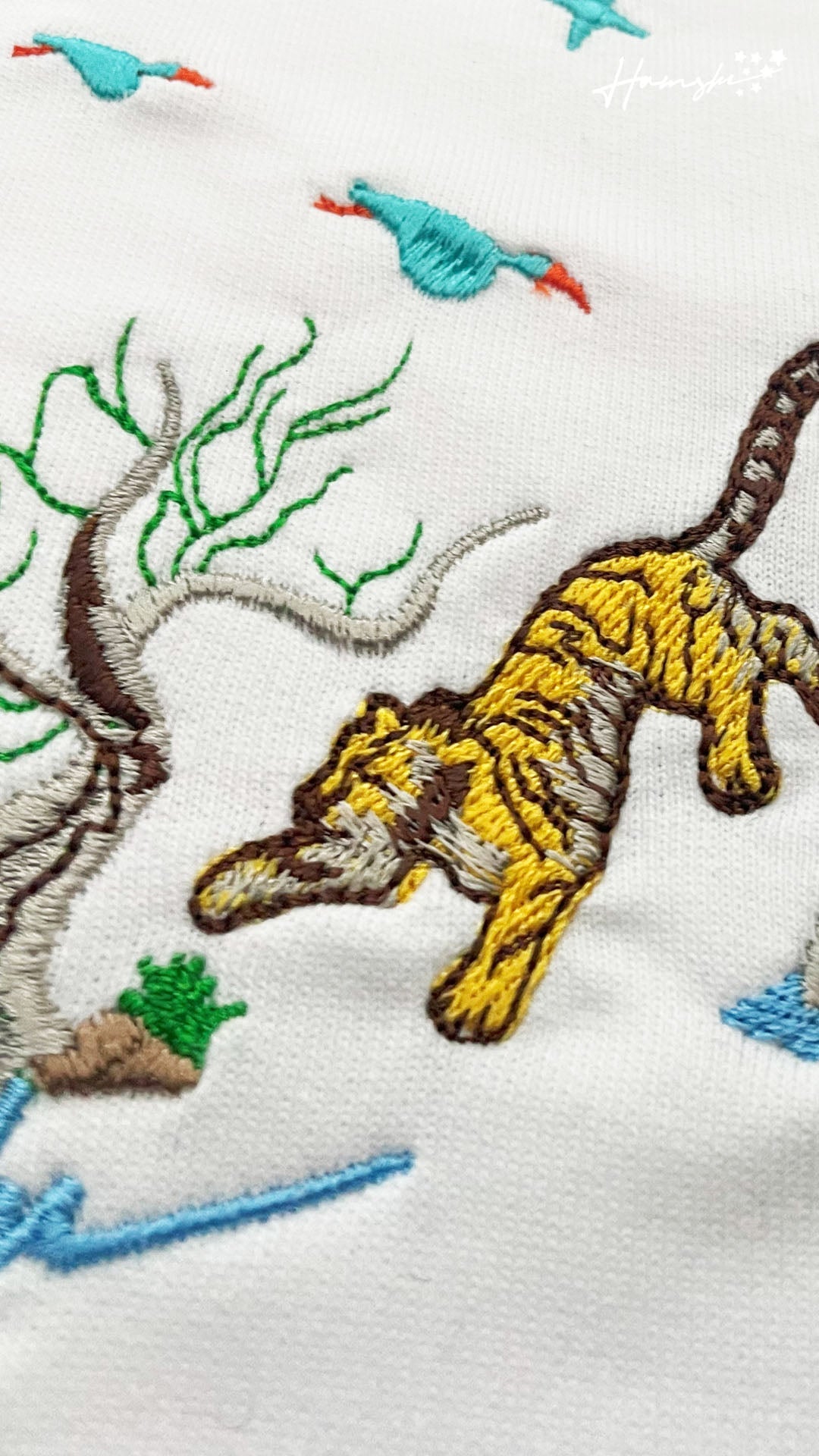 Wild Life Embroidery T-shirt - White