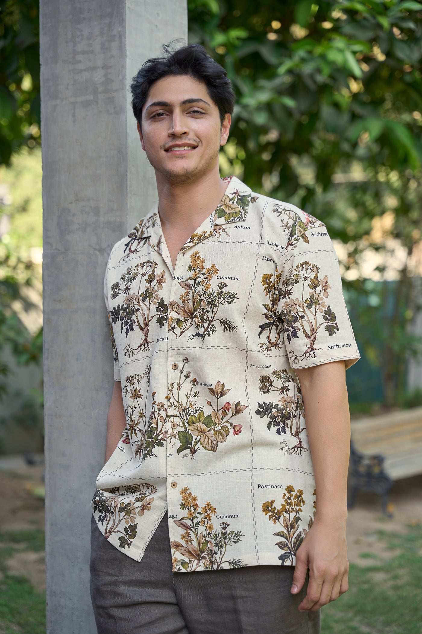 Plantis & Flores Placement Print Shirt