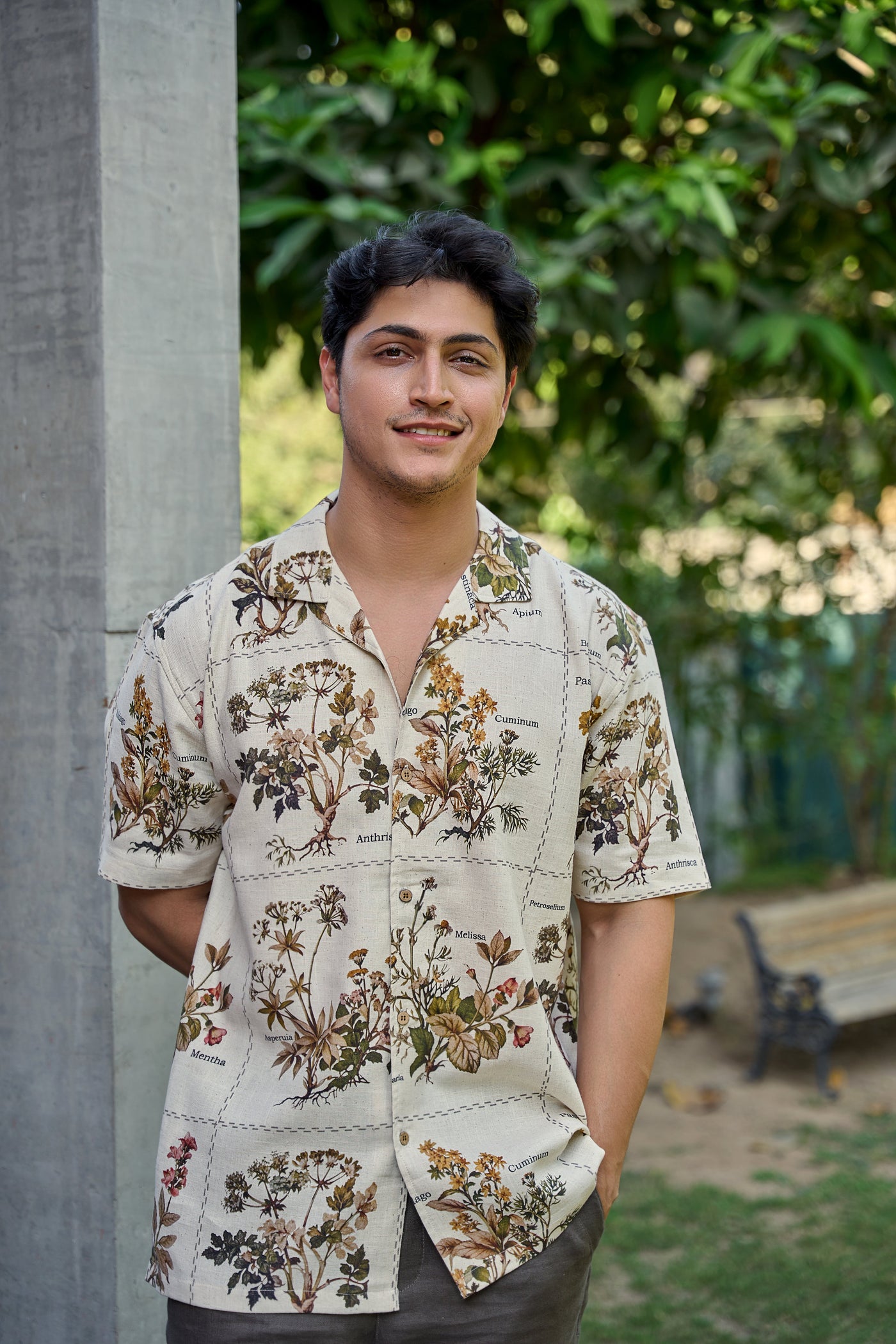 Plantis & Flores Placement Print Shirt